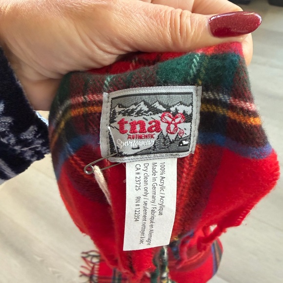 TNA NWT red tartan plaid scarf with fringe. Iconic ARTITZIA accessory for Winter - Picture 9 of 12